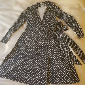 Vintage Diane von Furstenberg! B&W Wrap Dress